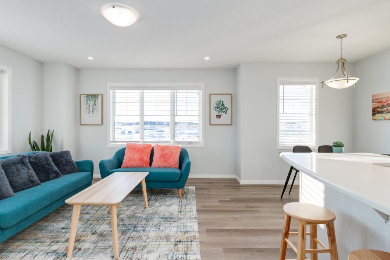 New Home With Ac, Patio And Netflix YYC Dış mekan fotoğraf